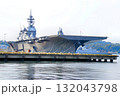 軍港『横須賀』逸見岸壁に接岸する… DDH護衛艦かが 132043798