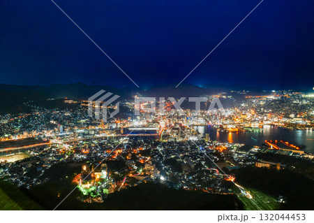 日本三大夜景　長崎　稲佐山から眺望 132044453