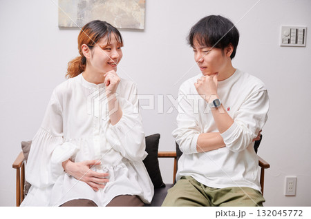 悩む夫婦 妊婦 相談 マタニティ 悩む夫婦 妊婦 相談 マタニティ 132045772
