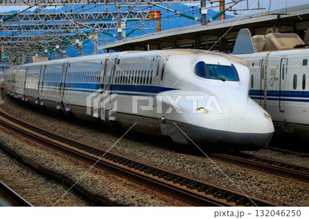 日本の大動脈【東海道新幹線】を駆け抜ける… N700A系 ～小田原駅にて 132046250