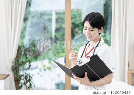 若い女性看護師 訪問看護 在宅医療 若い女性看護師 訪問看護 在宅医療 132046427