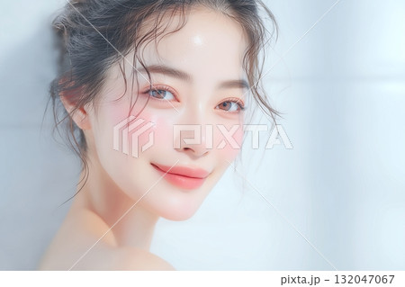 微笑む女性・スキンケア 132047067
