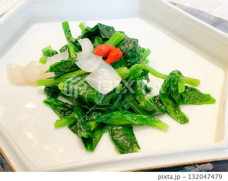 中国上海料理・百合枸杞豆苗(豆苗と百合根の炒め) 中国上海料理・百合枸杞豆苗(豆苗と百合根の炒め) 132047479