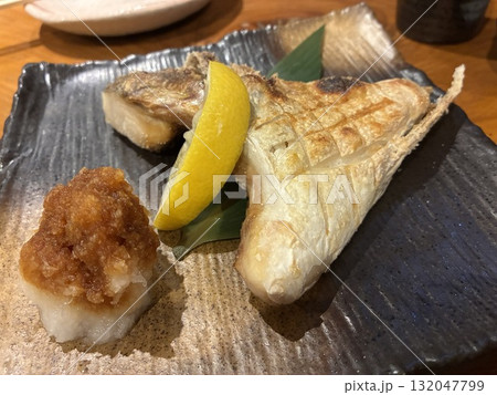 福井市の居酒屋で食べる「ぶりかま」 132047799