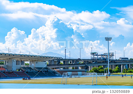 【神奈川県】大きな夏雲が広がる柳島スポーツ公園 132050889