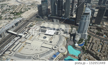 ドバイモール全景 132051449