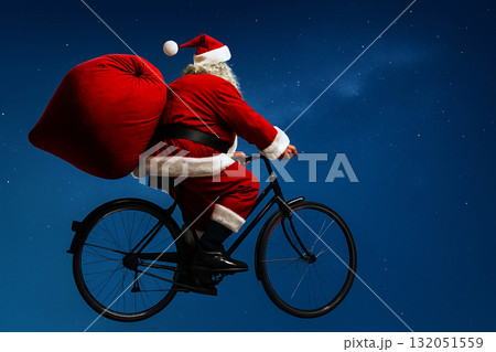 自転車に乗ったサンタクロース 自転車に乗ったサンタクロース 132051559