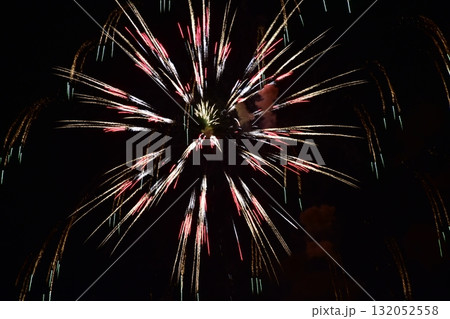 秋の花火 132052558
