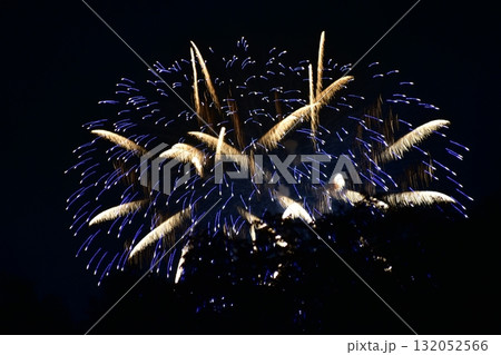 秋の花火 132052566
