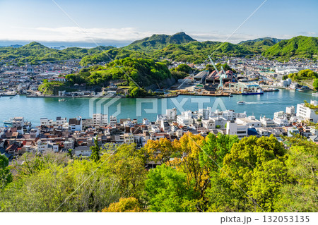 《広島県》尾道の街並み全景・丘の上の眺望 132053135