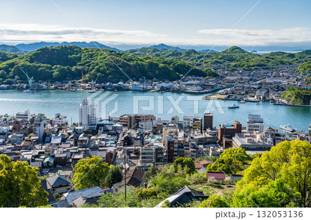 《広島県》尾道の街並み全景・丘の上の眺望 132053136