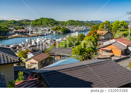 《広島県》尾道の街並み全景・丘の上の眺望 132053168