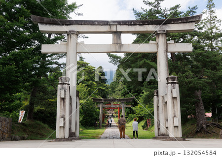 初夏の岩木山神社参道(青森県弘前市) 初夏の岩木山神社参道(青森県弘前市) 132054584