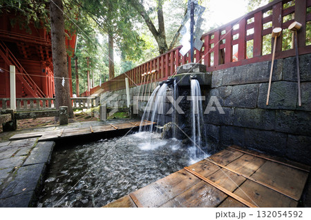 岩木山神社の手水舎（青森県弘前市）） 132054592