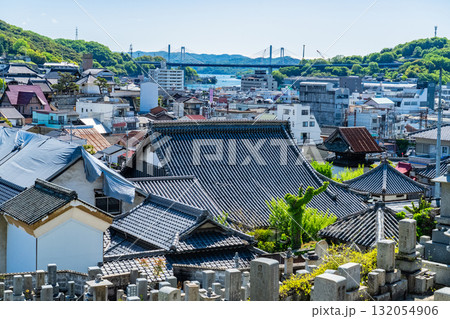 《広島県》尾道の街並み全景・丘の上の眺望 132054906