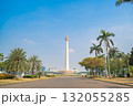 ジャカルタのモナス（独立記念塔）－青空にそびえるインドネシアの象徴 132055285