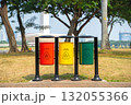 ジャカルタ市内のリサイクル分別ゴミ箱ーサステナブルな都市づくりの象徴 132055366