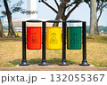 ジャカルタ市内のリサイクル分別ゴミ箱ーサステナブルな都市づくりの象徴 132055367