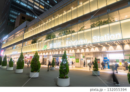 《東京都》新宿駅都市夜景・新宿新南口 132055394