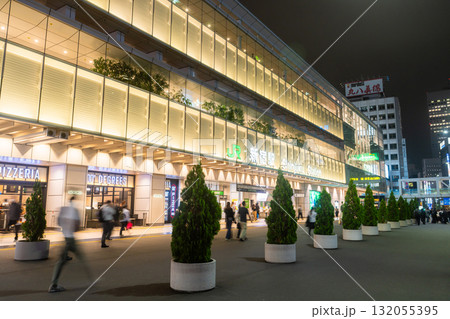《東京都》新宿駅都市夜景・新宿新南口 《東京都》新宿駅都市夜景・新宿新南口 132055395