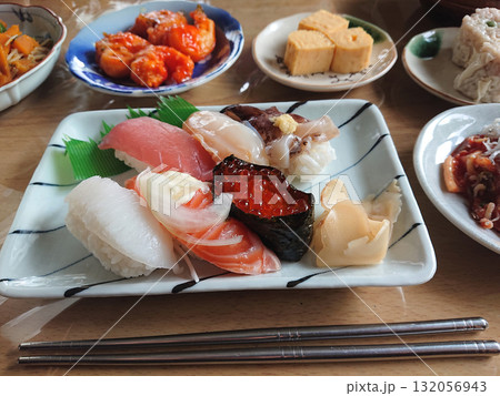6 pieces sushi 江戸前握り(海鮮にぎり)のランチセット ~計6貫の小盛り・おまかせ盛り 6 pieces sushi 江戸前握り(海鮮にぎり)のランチセット ~計6貫の小盛り・おまかせ盛り 132056943
