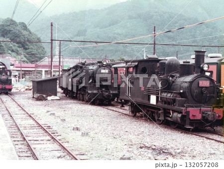 【1977年8月撮影】大井川鉄道 金谷駅に留置されるSLたち(2109号機など) 【1977年8月撮影】大井川鉄道 金谷駅に留置されるSLたち(2109号機など) 132057208