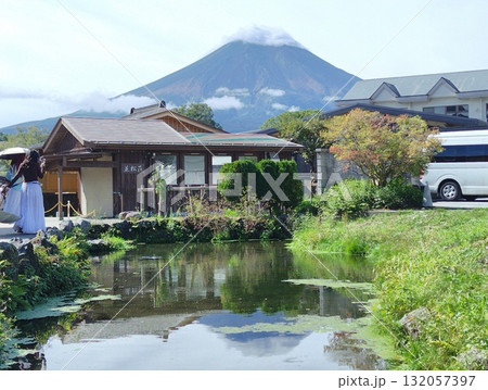 忍野八海から見た富士山と逆さ富　Mt.FUJI and Upside down Mt.FUJI 132057397