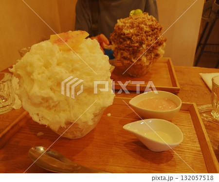 Eat a shaved ice　〜台湾かき氷を食べる 132057518