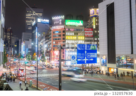 《東京都》新宿都市夜景・甲州街道 132057630
