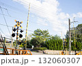 遮断機が上がった踏切と青空 132060307
