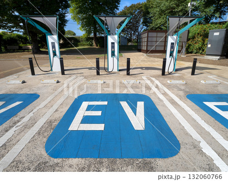 高速道路の充電スタンド 高速道路の充電スタンド 132060766