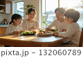 家族の食卓 132060789