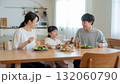 家族の食卓 132060790