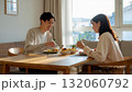 カップルの食卓 132060792