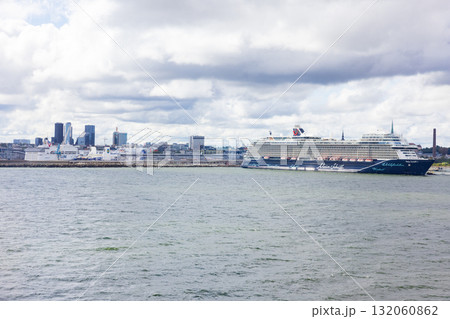 バルト三国のエストニアの首都タリンの港の風景 バルト三国のエストニアの首都タリンの港の風景 132060862