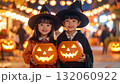 ハロウィンパーティをする子供たち 132060922