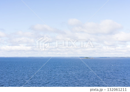 フェリーの船上から見るヨーロッパ、フィンランド湾の風景 132061211