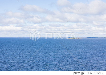 フェリーの船上から見るヨーロッパ、フィンランド湾の風景 132061212