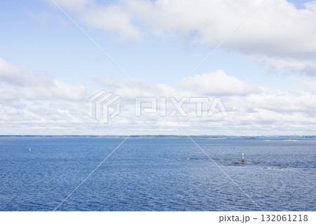 フェリーの船上から見るヨーロッパ、フィンランド湾の風景 フェリーの船上から見るヨーロッパ、フィンランド湾の風景 132061218