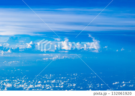 雲・空・雲海イメージ　高度1万メートル上空景 132061920