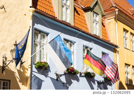 バルト三国のエストニアの首都タリン歴史地区の建物 132062095