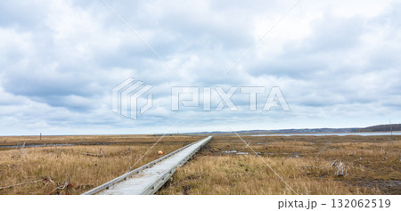 最果て感のある北海道根室市の秋の春国岱の風景 132062519
