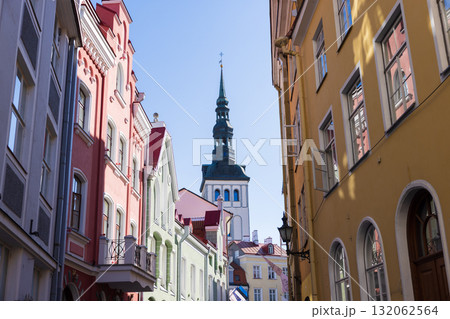 バルト三国のエストニアの首都タリン歴史地区の風景 132062564