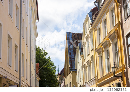 バルト三国のエストニアの首都タリン歴史地区の風景 132062581