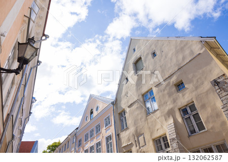バルト三国のエストニアの首都タリン歴史地区の風景 132062587