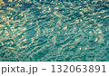 透明な水面 132063891