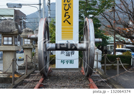 蒸気機関車「C58(シゴハチ)」の動輪（JR四国・土讃線 琴平駅前／香川県仲多度郡琴平町榎井） 132064374