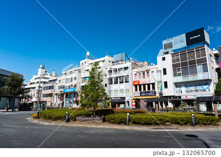 小田急小田原線　経堂駅　北口のロータリー風景　東京都世田谷区経堂 132065700