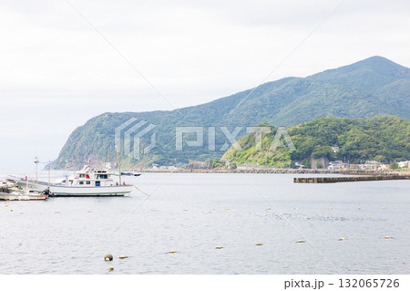 静岡県、伊豆の土肥港の風景 132065726