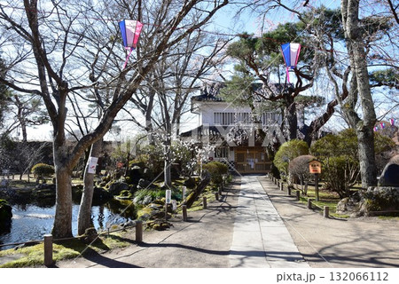 長野県　小諸城址懐古神社境内と桜 132066112